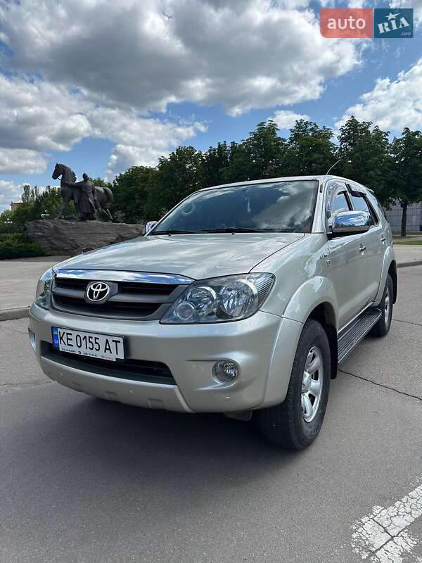 Позашляховик / Кросовер Toyota Fortuner 2008 в Кривому Розі