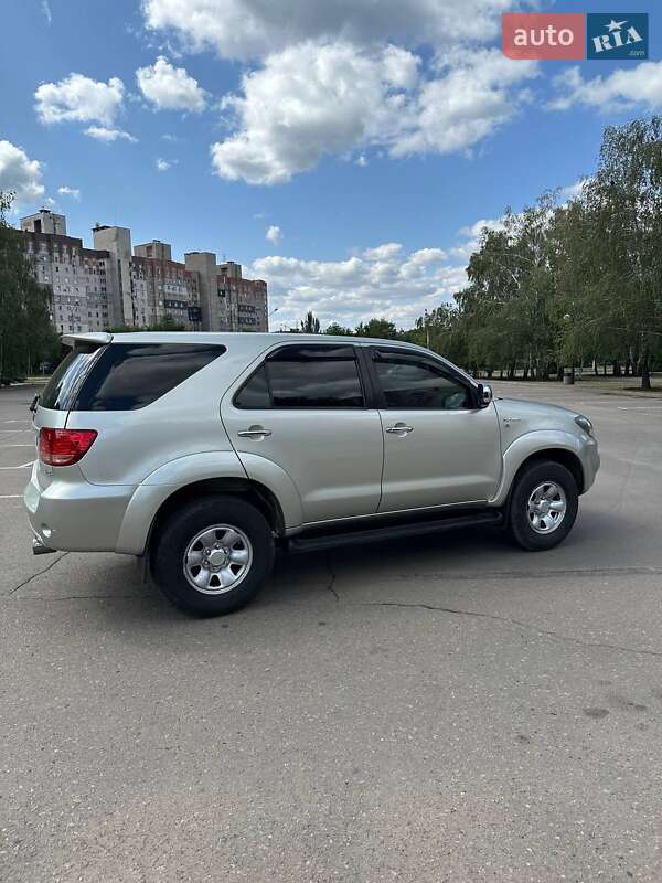 Позашляховик / Кросовер Toyota Fortuner 2008 в Кривому Розі