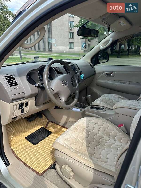 Позашляховик / Кросовер Toyota Fortuner 2008 в Кривому Розі