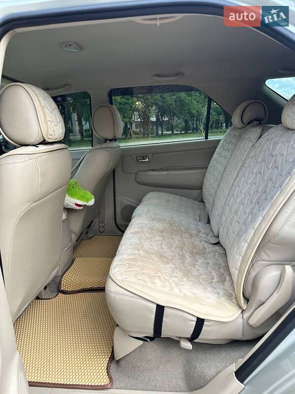 Позашляховик / Кросовер Toyota Fortuner 2008 в Кривому Розі