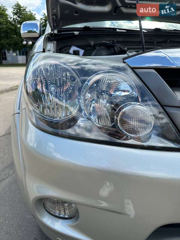 Позашляховик / Кросовер Toyota Fortuner 2008 в Кривому Розі