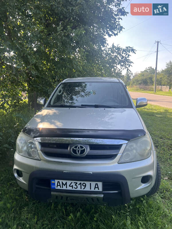 Внедорожник / Кроссовер Toyota Fortuner 2006 в Попельне
