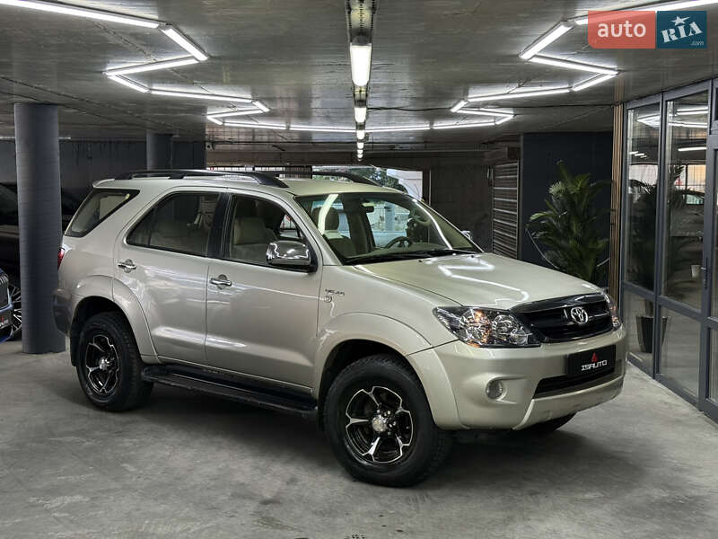 Внедорожник / Кроссовер Toyota Fortuner 2007 в 