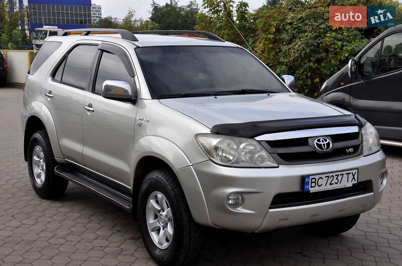 Внедорожник / Кроссовер Toyota Fortuner 2006 в Львове