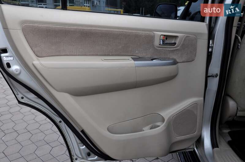Внедорожник / Кроссовер Toyota Fortuner 2006 в Львове