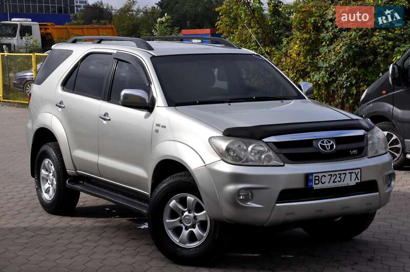 Внедорожник / Кроссовер Toyota Fortuner 2006 в Львове