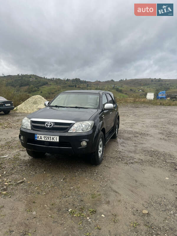 Позашляховик / Кросовер Toyota Fortuner 2006 в Рахові