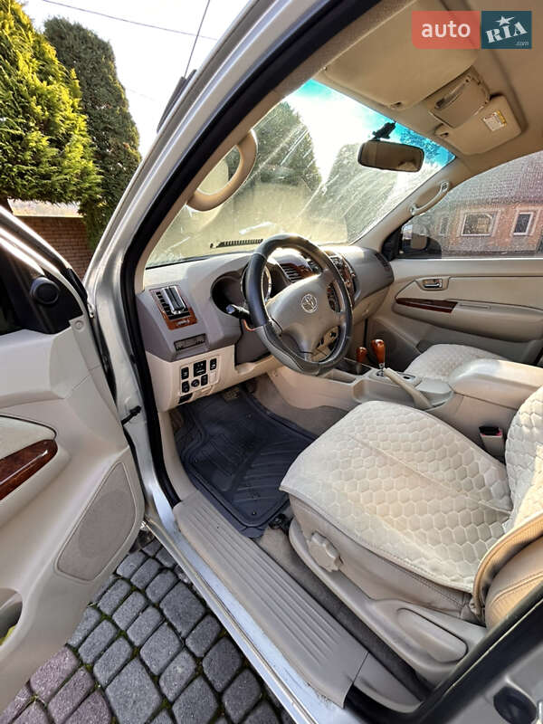 Внедорожник / Кроссовер Toyota Fortuner 2007 в Тячеве фото 9 Внедорожник / Кроссовер Toyota Fortuner 2007 в Тячеве