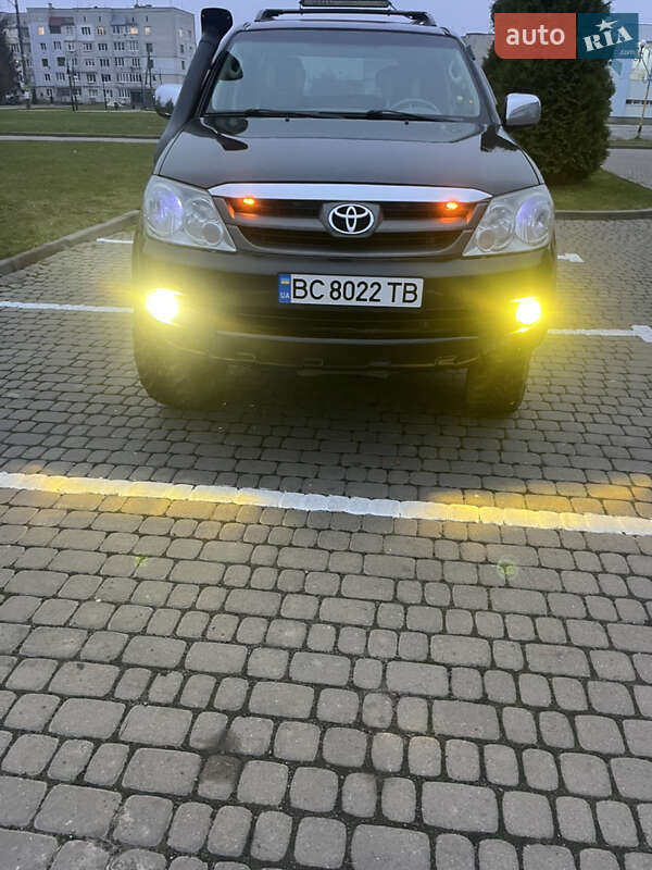 Внедорожник / Кроссовер Toyota Fortuner 2006 в Львове фото 26 Внедорожник / Кроссовер Toyota Fortuner 2006 в Львове