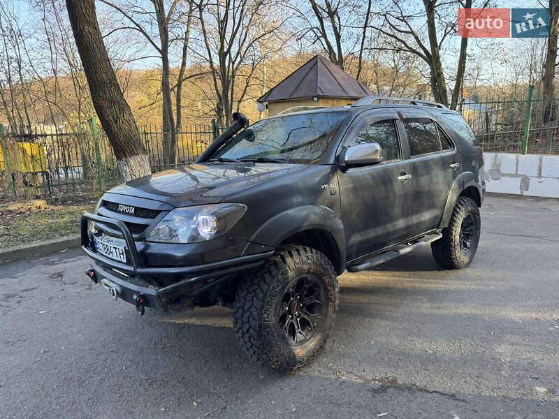 Позашляховик / Кросовер Toyota Fortuner 2006 в Львові
