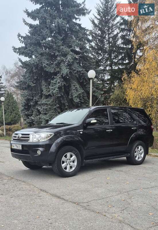Внедорожник / Кроссовер Toyota Fortuner 2010 в Киеве