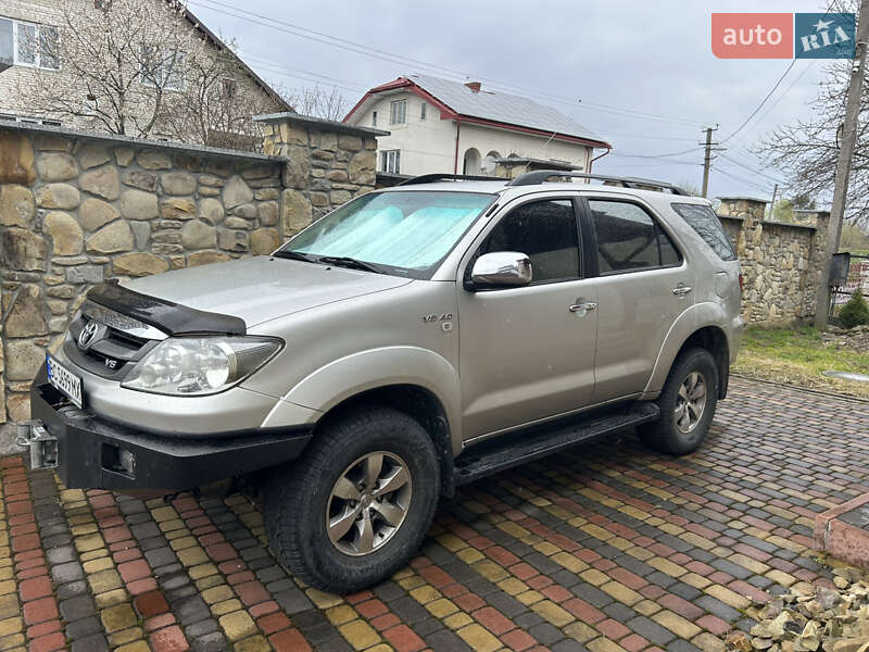 Позашляховик / Кросовер Toyota Fortuner 2006 в Стрию