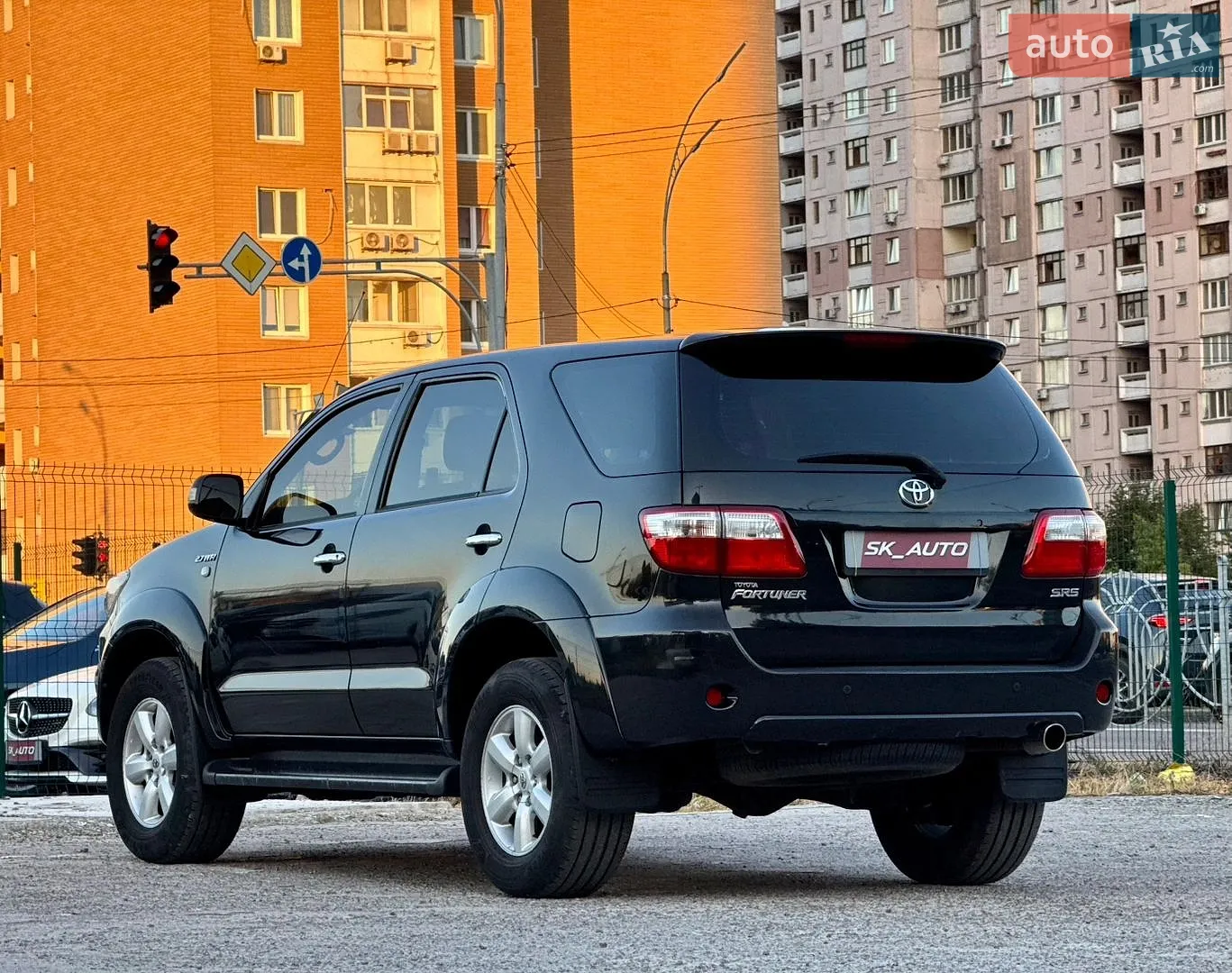 2010 Toyota Fortuner - мініатюра 8