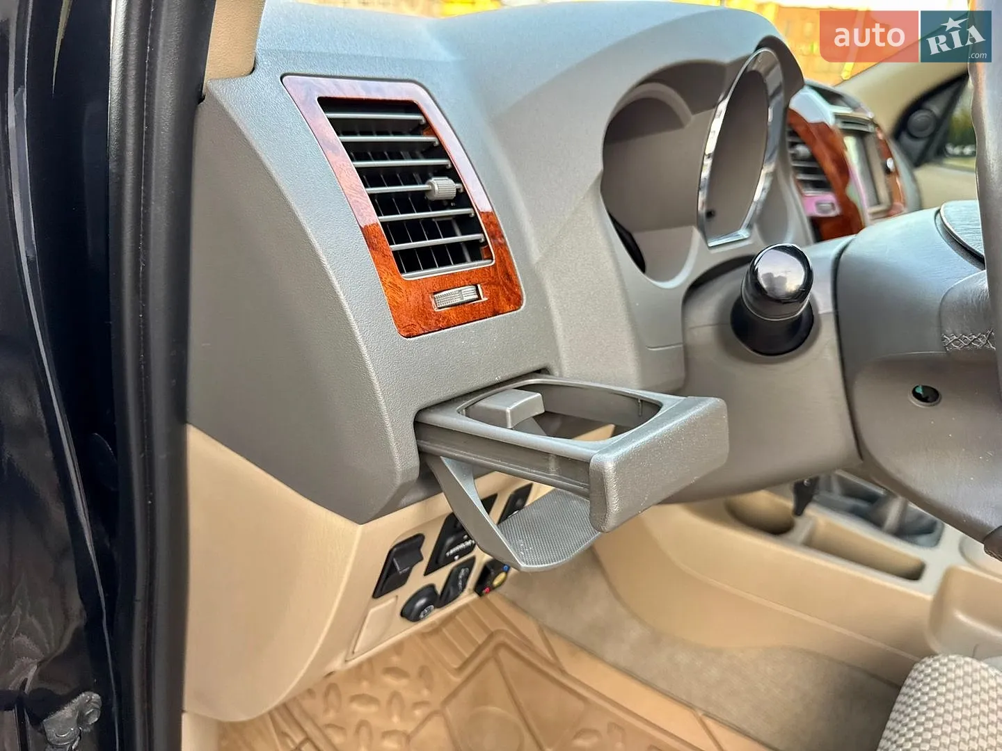 2010 Toyota Fortuner - мініатюра 36