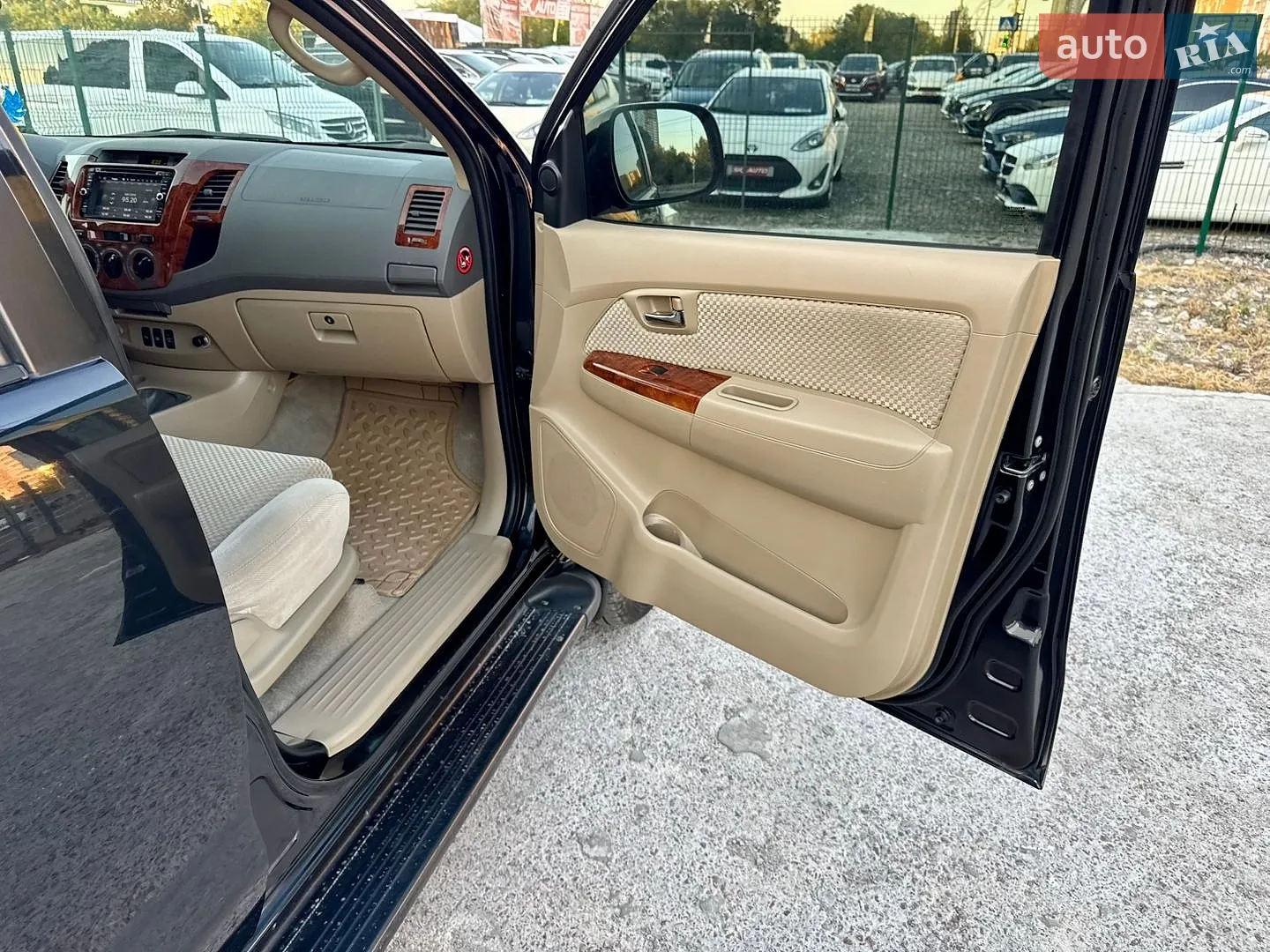 2010 Toyota Fortuner - мініатюра 49