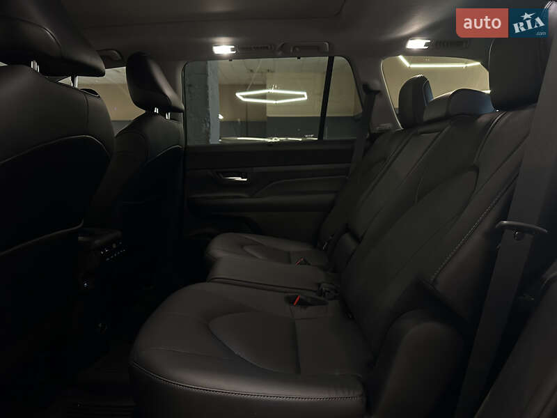 Позашляховик / Кросовер Toyota Grand Highlander 2024 в Миколаєві