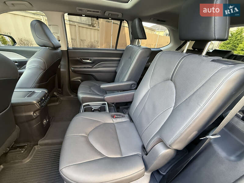 Внедорожник / Кроссовер Toyota Grand Highlander 2024 в Одессе