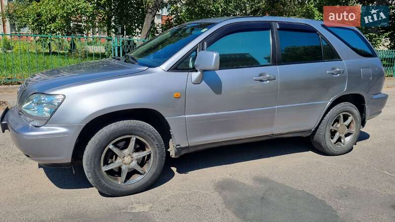 Внедорожник / Кроссовер Toyota Harrier 2001 в Львове