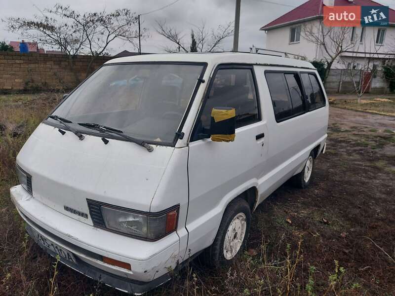 Минивэн Toyota Hiace 1986 в Черноморске