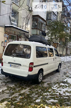  Toyota Hiace 2007 в 