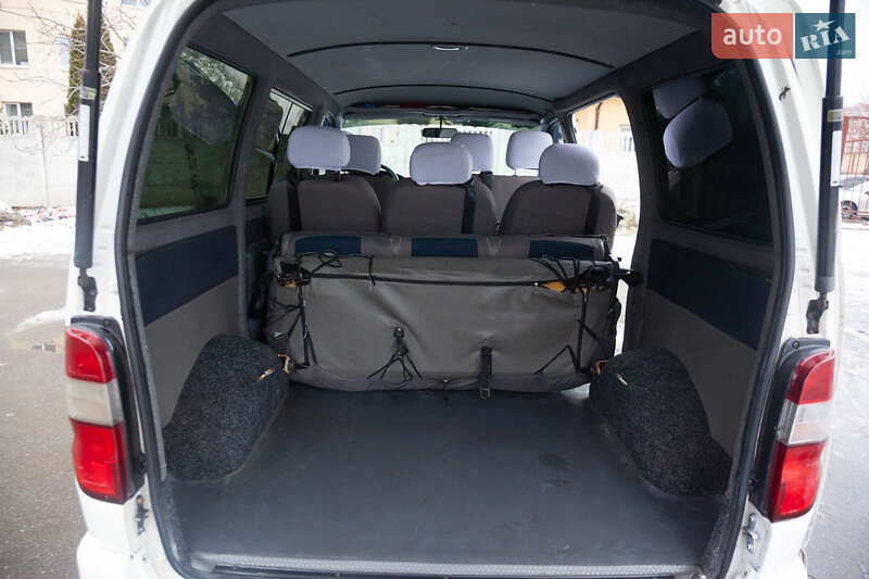 Внедорожник / Кроссовер Toyota Hiace 2004 в Киеве