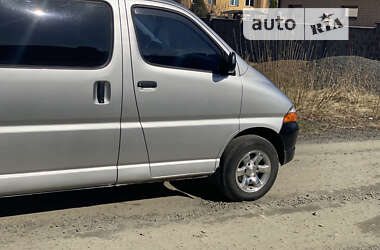 Минивэн Toyota Hiace 2000 в Ровно
