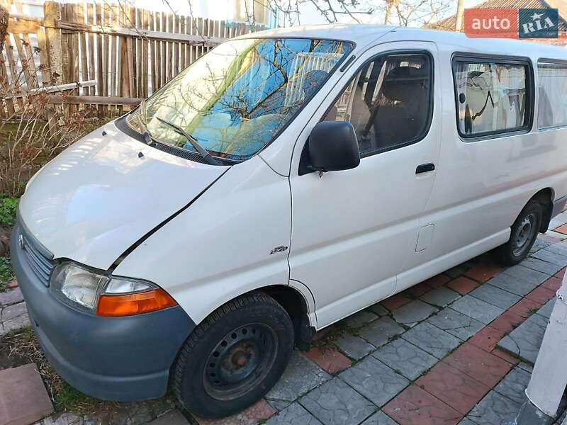 Мінівен Toyota Hiace 2005 в Богуславі