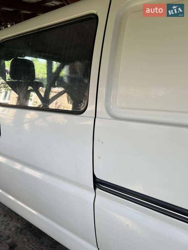 Минивэн Toyota Hiace 2002 в Боровой