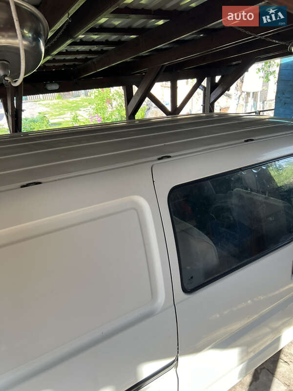 Минивэн Toyota Hiace 2002 в Боровой