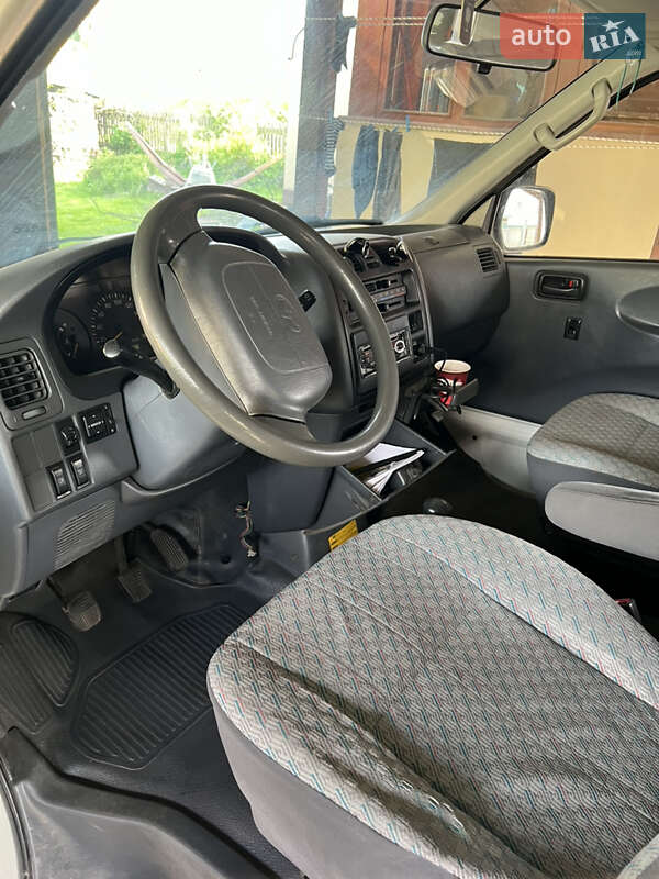 Минивэн Toyota Hiace 2002 в Боровой