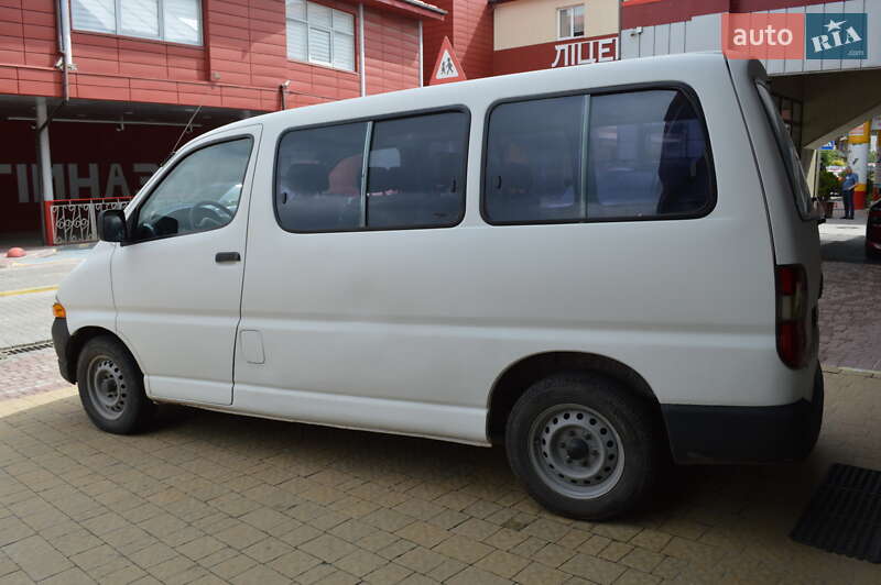 Мінівен Toyota Hiace 1998 в Львові