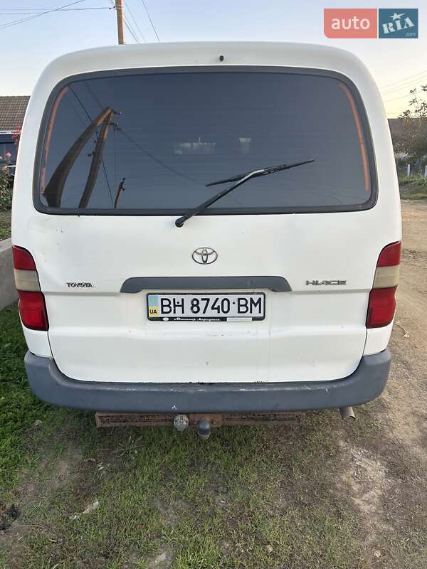 Микровэн Toyota Hiace 2005 в Сарате