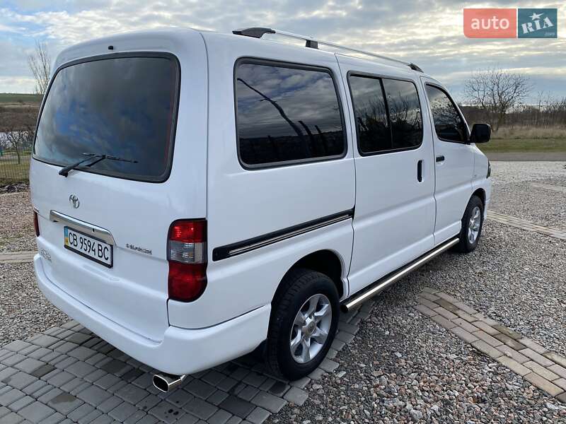 Минивэн Toyota Hiace 2008 в Южном