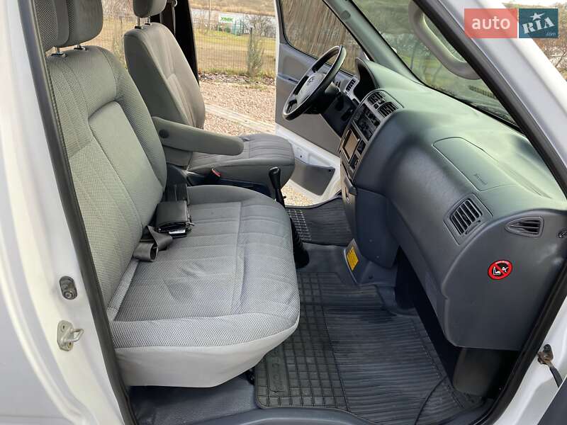 Минивэн Toyota Hiace 2008 в Южном