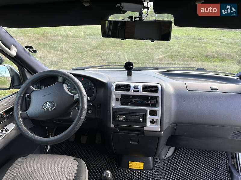 Мінівен Toyota Hiace 2012 в Сарнах