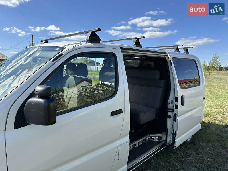 Мінівен Toyota Hiace 2012 в Сарнах