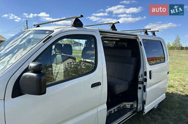 Минивэн Toyota Hiace 2012 в 
