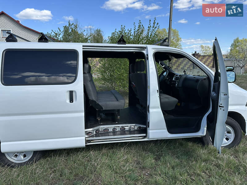 Мінівен Toyota Hiace 2012 в Сарнах