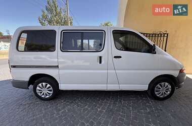 Минивэн Toyota Hiace 2000 в 