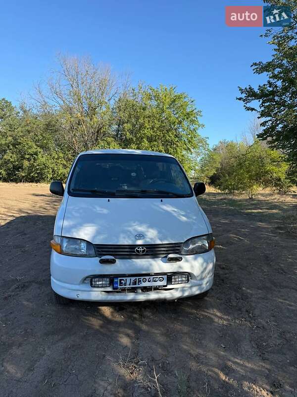 Минивэн Toyota Hiace 2000 в Одессе