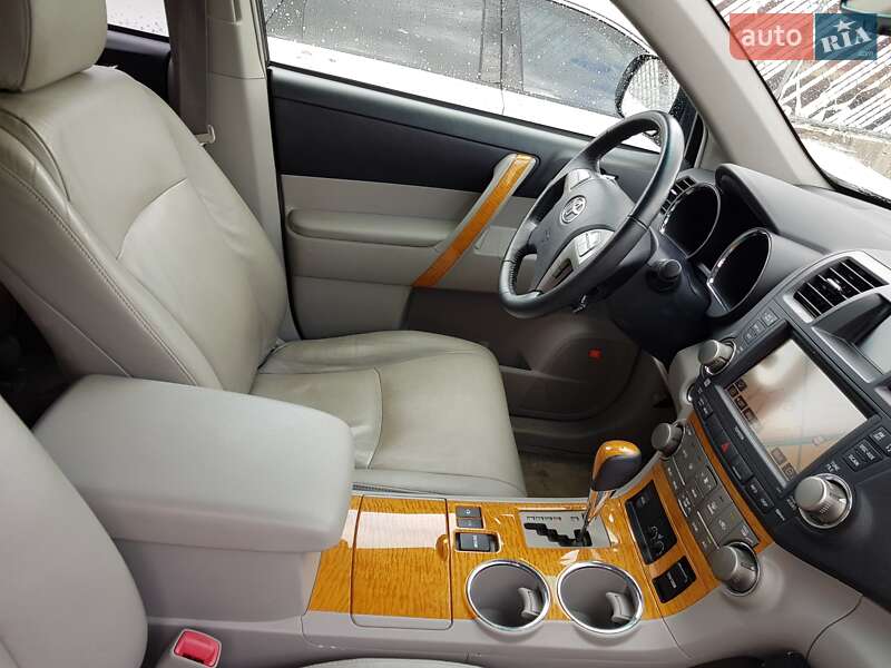 Позашляховик / Кросовер Toyota Highlander 2010 в Львові