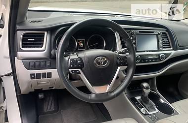 Внедорожник / Кроссовер Toyota Highlander 2017 в Киеве