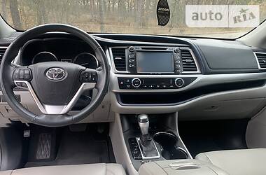 Внедорожник / Кроссовер Toyota Highlander 2017 в Киеве