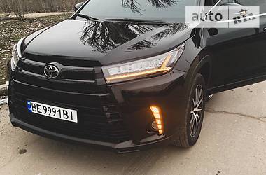 Внедорожник / Кроссовер Toyota Highlander 2017 в Николаеве
