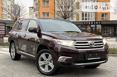 Позашляховик / Кросовер Toyota Highlander 2013 в 