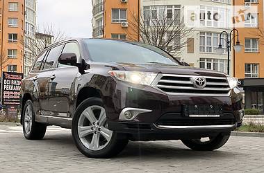 Позашляховик / Кросовер Toyota Highlander 2013 в 