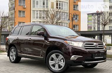 Позашляховик / Кросовер Toyota Highlander 2013 в 