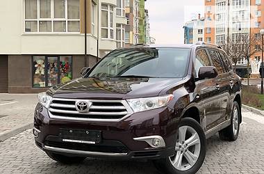 Позашляховик / Кросовер Toyota Highlander 2013 в 