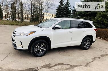 Позашляховик / Кросовер Toyota Highlander 2018 в 