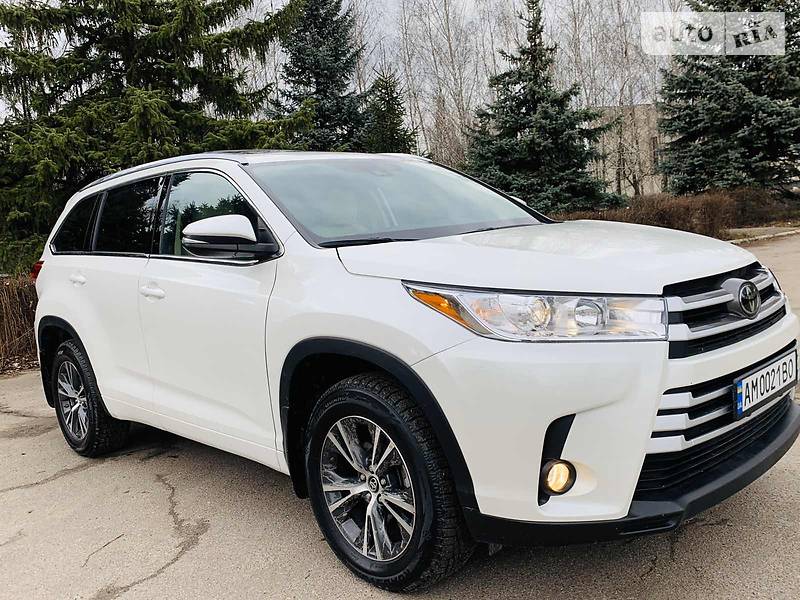 Позашляховик / Кросовер Toyota Highlander 2018 в 